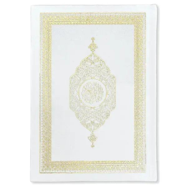 Wit koran arabisch suède a5 met gedetailleerd goudfolie en islamitische kalligrafie op de voorkant