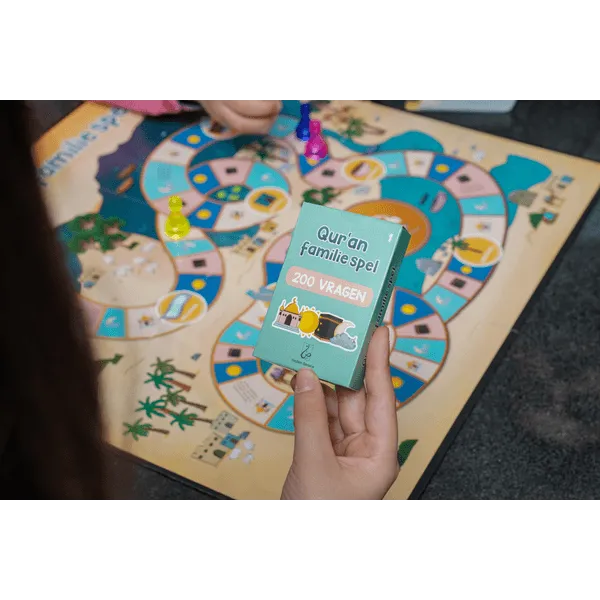 Alt tekst voor Koran familiespel wit goud card box met educatief spel voor familie