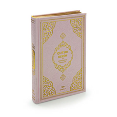 Roze hardcover Koran met gouden decoraties en Nederlandse vertaling op de omslag