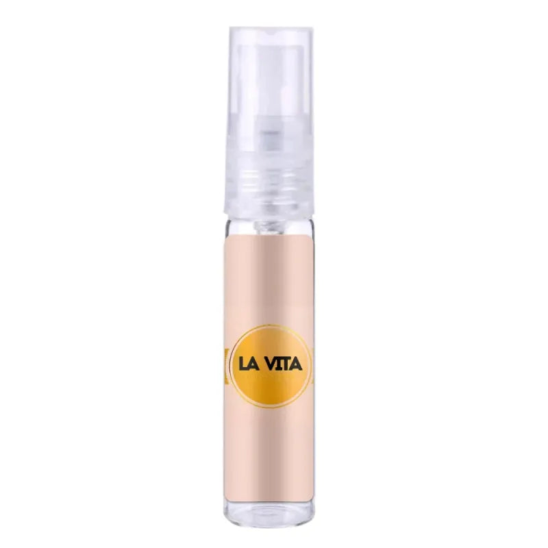 Beige cosmetic bottle met LA VITA logo en spraypomp voor originele eau van Arabische merk Maison