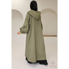Olive groene abaya met capuchon en lange mouwen in oversized pasvorm voor regenachtige dagen