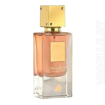 Een rechthoekige glazen parfumfles lattafa parfum ana abiyedh poudrée met gouden dop en perzikkleurige geur
