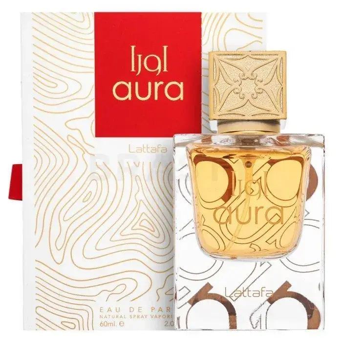 Gouden vierkante dop siert de transparante glazen fles met amberkleurige lattafa aura eau de parfum