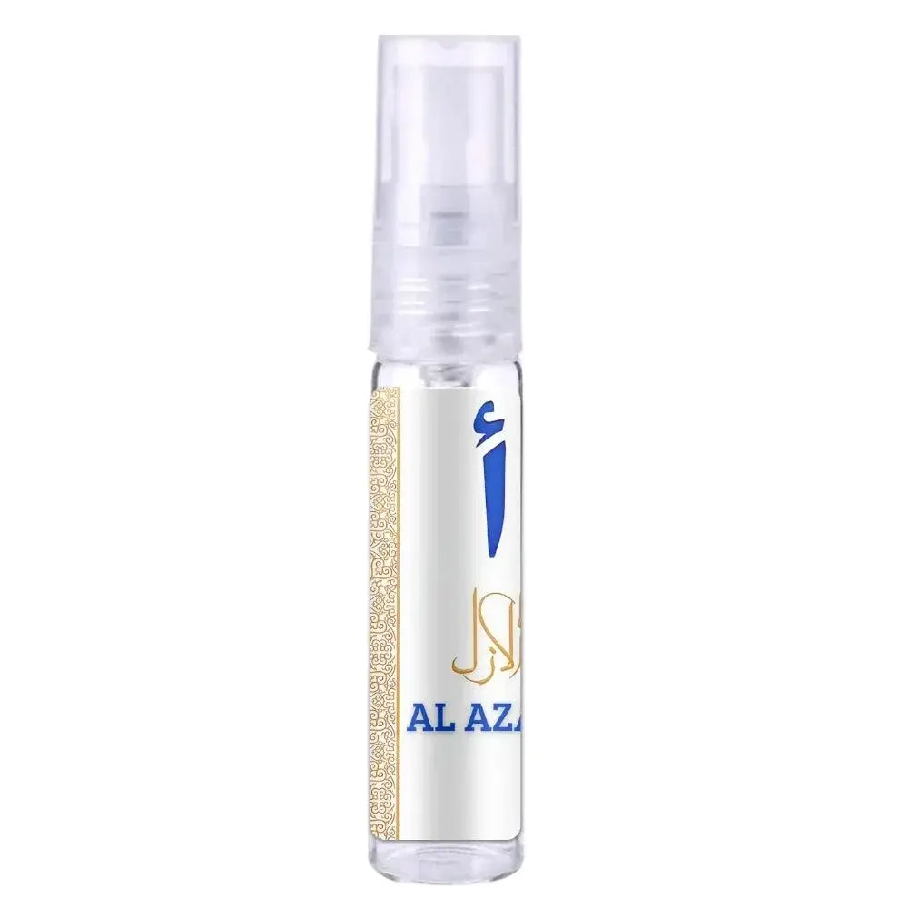 Heldere glazen sprayfles met witte sticker en blauwe gouden arabische kalligrafie van al aziz lattafa al azal