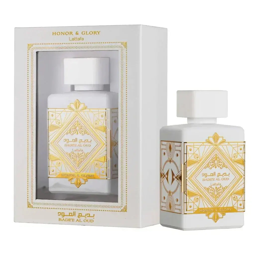 Witte rechthoekige parfumfles van lattafa badee al oud honor & glory met gouden geometrisch en arabisch reliëf en witte dop