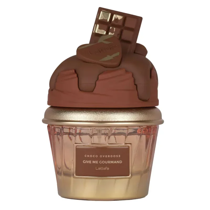 Een chocolade-thema parfumfles lattafa give me gourmand choco overdose edp 75 ml met gouden cupcake en glanzende chocolade topping