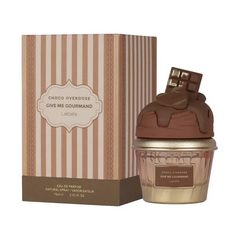 Lattafa give me gourmand choco overdose edp 75 ml chocoladeparfumfles met glanzende bruine cupcakevormige dop en gouden metalen basis