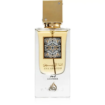Een rechthoekige glazen parfumfles lattafa parfum ana abiyedh leather met gouden dop en arabische kalligrafielabel