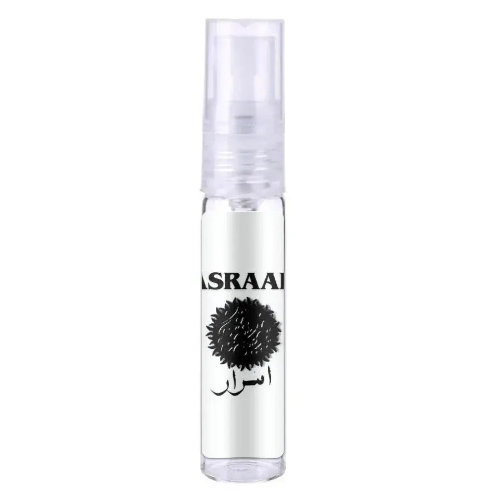 Heldere glazen spuitfles van lattafa parfum asraar met wit etiket en zwarte boomillustratie