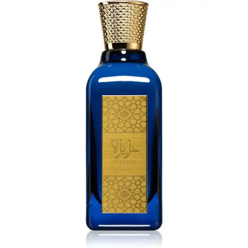 Diepblauwe rechthoekige parfumfles lattafa parfum azeezah met gouden textuurdop en arabische gouden etiket