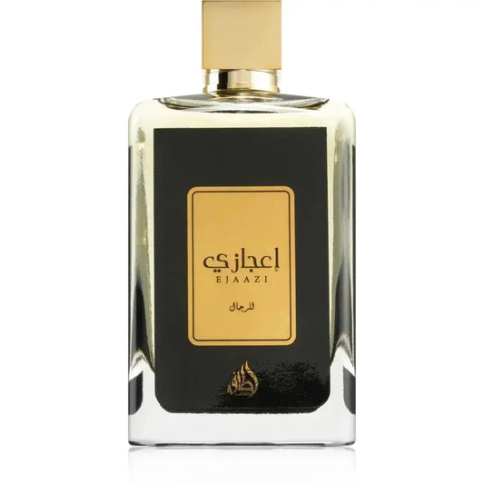 Lattafa parfum ejaazi met een rechthoekige doorzichtige glazen fles, zwart label en gouden dop