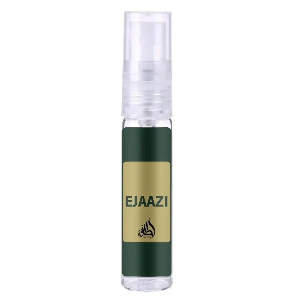 Transparante glazen sprayfles met een donker groen label van lattafa parfum ejaazi met arabisch stijl logo