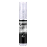 Transparante glazen sprayfles met duidelijke dop en zwart zilveren etiket ejaazi intensive silver van lattafa parfum