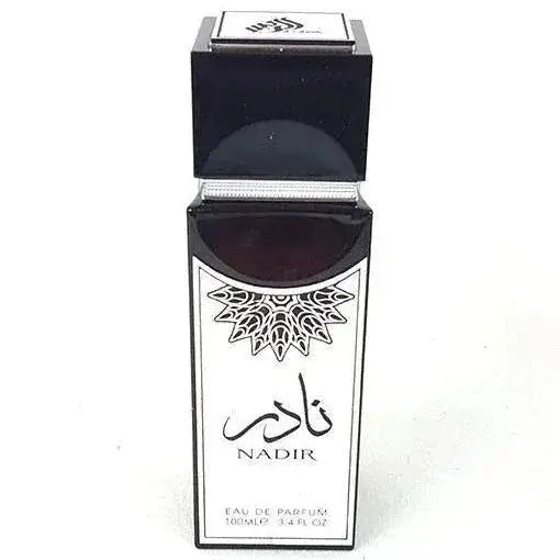 Zwart rechthoekig Lattafa Parfum Nadir eau de parfum fles met zilveren rand en arabisch-geïnspireerd etiket van 100ml