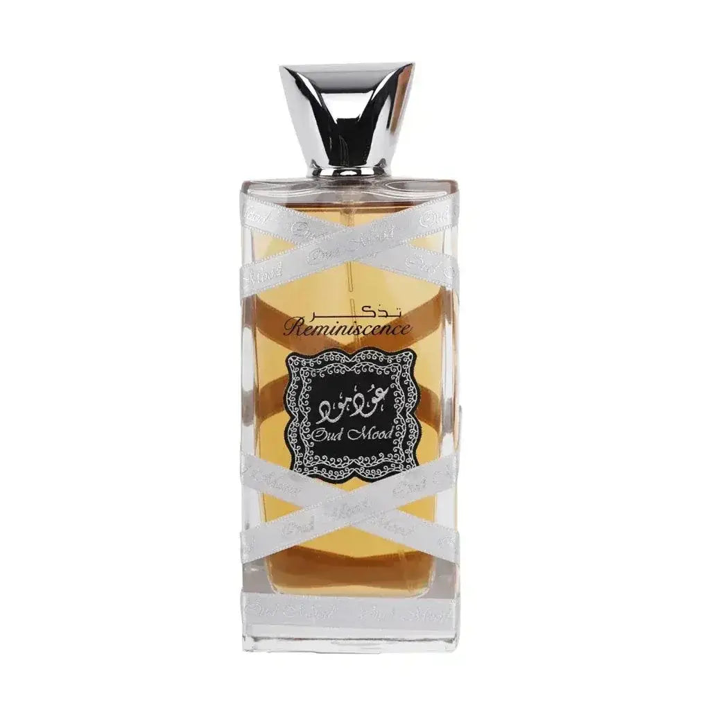 Lattafa parfum oud mood silver een rechthoekige glazen parfumfles met zilveren dop en ornament zwart etiket