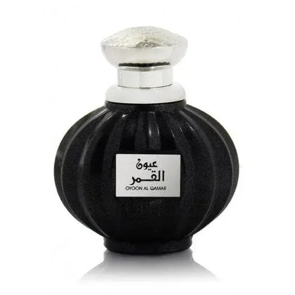 Zwarte ribbelige glazen parfumfles met zilveren dop en label oyoon al qamar van lattafa parfum