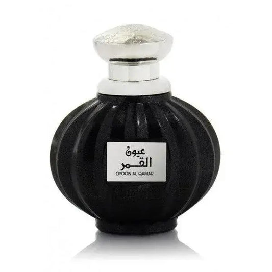 Zwarte ribbelige glazen parfumfles met zilveren dop en label oyoon al qamar van lattafa parfum