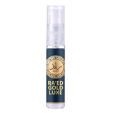 Een strak transparant sprayflesje met een donkerblauw label en goudkleurige arabische kalligrafie voor lattafa parfum raed gold luxe