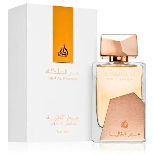 Een strak glazen parfumbottle van lattafa parfum ser al malika met een roségouden dop en geometrisch ontwerp