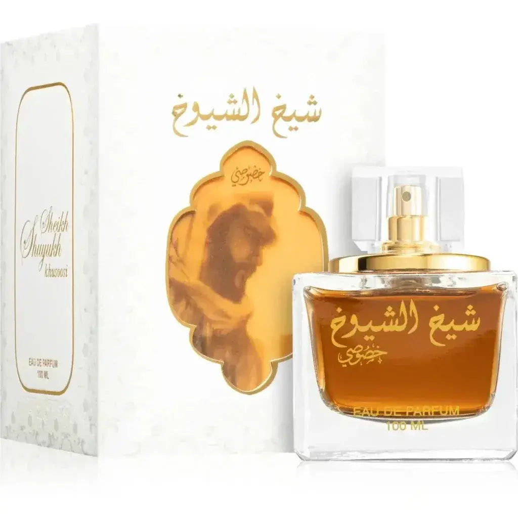 Een heldere glazen fles lattafa parfum sheikh shuyukh khusoosi eau de parfum met gouden dop en amberkleurige geur
