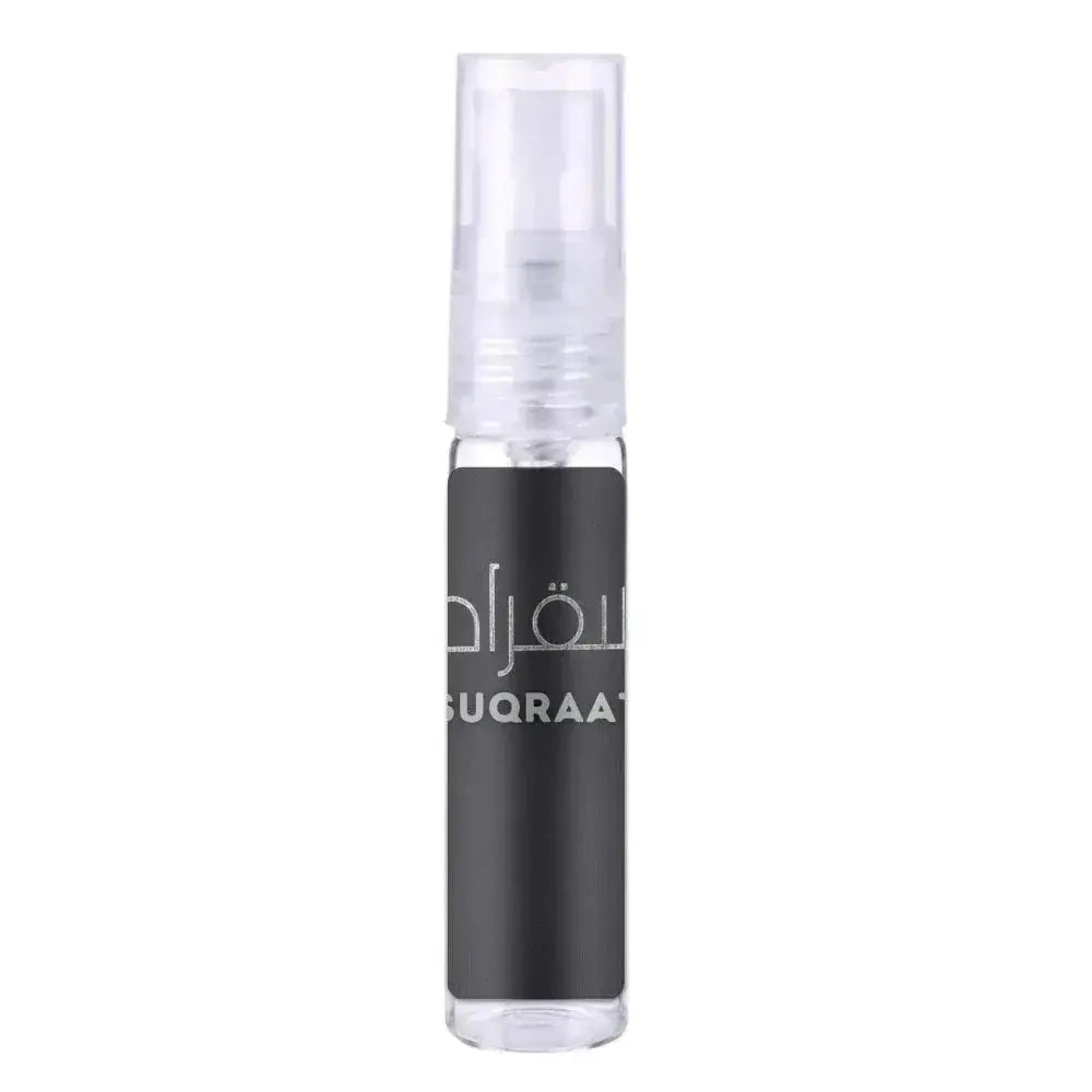 Heldere glazen sprayfles met zwart etiket en witte tekst voor lattafa parfum suqraat