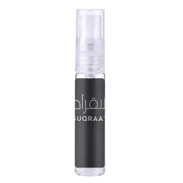 Heldere glazen sprayfles met zwart etiket en witte tekst voor lattafa parfum suqraat