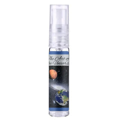 Heldere sprayfles met ruimte-achtige label van Lattafa Pride Art of Universe