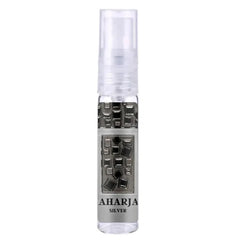 Zilveren spuitfles Lattafa Pride Parfum Maharjan Silver met zwart-wit patroon