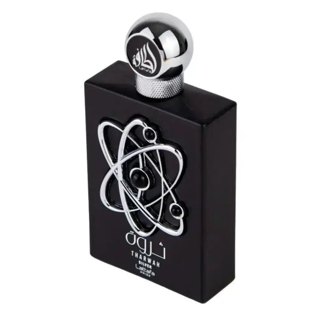 Lattafa pride parfum tharwah silver zwarte rechthoekige parfumfles met zilver atomair symbool en chromen dop