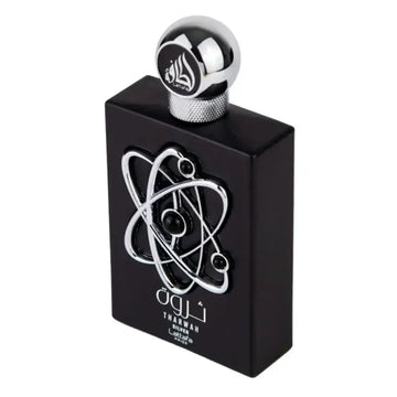 Lattafa pride parfum tharwah silver zwarte rechthoekige parfumfles met zilver atomair symbool en chromen dop