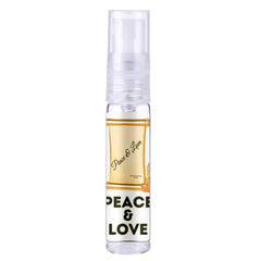 Duidelijke glazen Lattafa Pride Peace & Love parfumfles met gouden dop en peace & love label