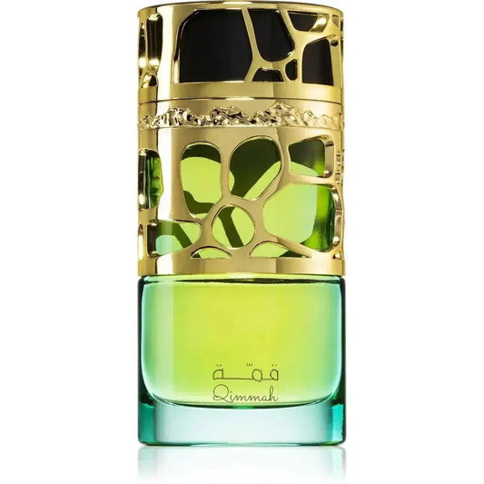Een elegant goudkleurig lattafa qimmah women parfumflesje met een ingewikkeld uitgezaagd ontwerp en groene vloeistof