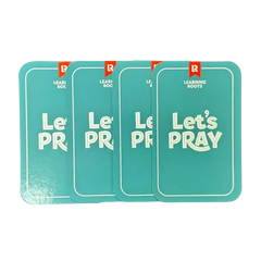 Teal kleurige rechthoekige kaarten met witte tekst lets pray en rood logo van learning roots voor het spel fun salah