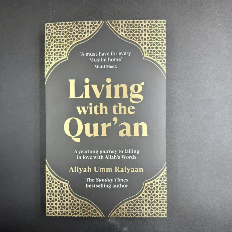 Living with the Qur’an: “A must-have for every Muslim home by Mufti Menk - Islamboekhandel.nl