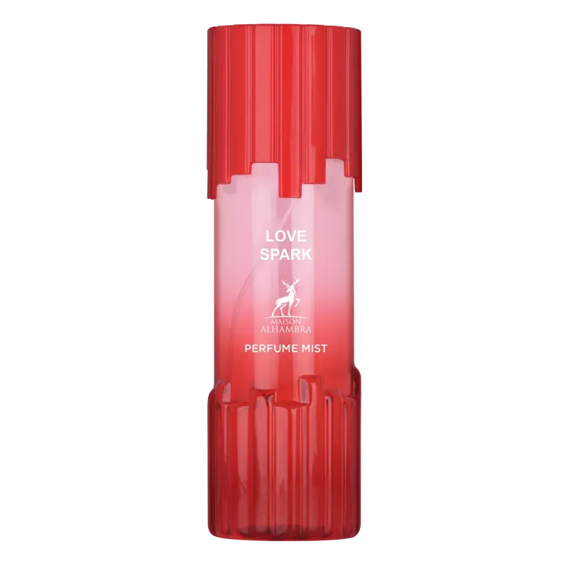 Rood geribd plastic parfum body mist met een roze verlooplabel love spark en een hertenlogo
