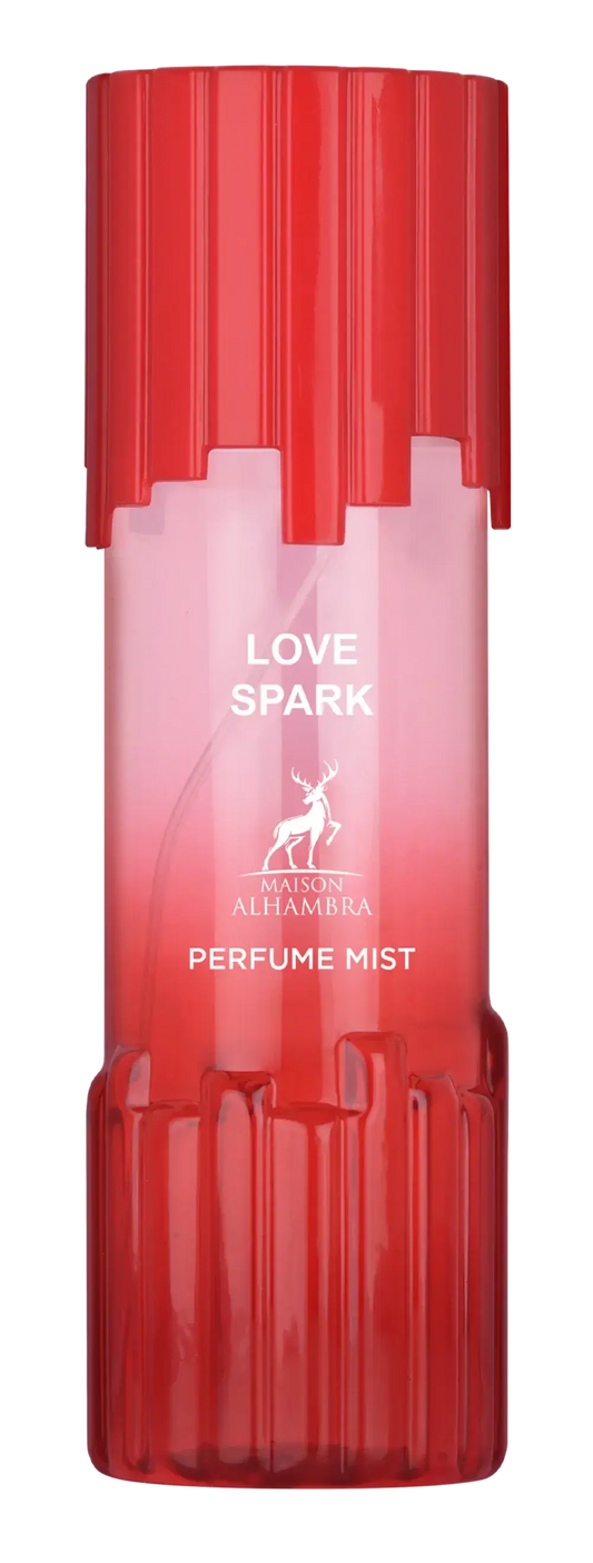 Rode cilindervormige parfummistfles met een roze verloopetiket met de naam love spark en een hertenlogo