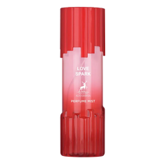 Rode cilindervormige parfummistfles met een roze verloopetiket met de naam love spark en een hertenlogo