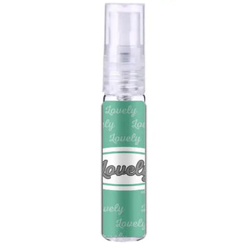 Een heldere glazen sprayfles lovely 35ml met een muntgroen label en witte strepen