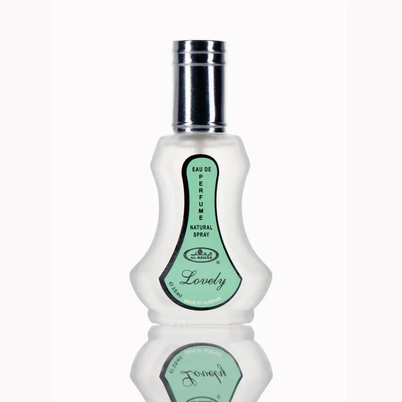 Witte parfum spray fles met groene label en zilveren dop van Lovely sprayfles 35ml