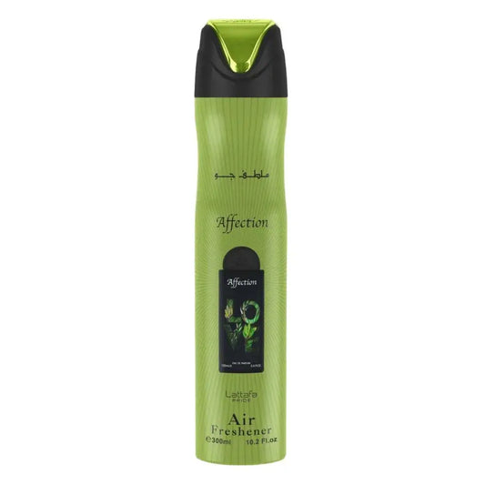 Limegroene aerosol luchtverfrisser met zwarte en metallic accenten labeled affection door lattafa voor verfrissing