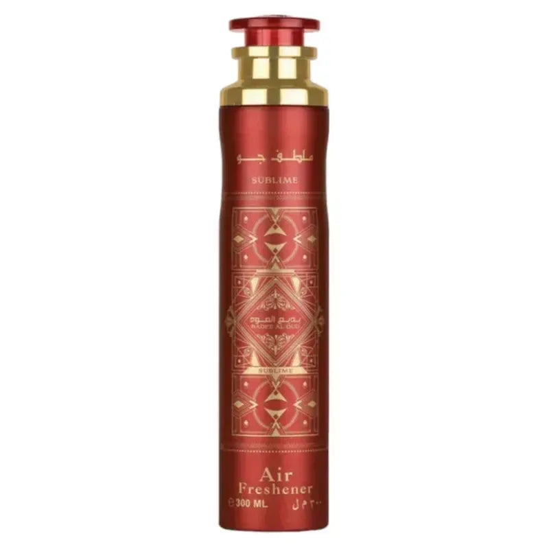 Rood cilindrische luchtverfrisser met gouden accenten en geometrisch patroon labeled sublime door mouloud voor bade e al oud gebruik