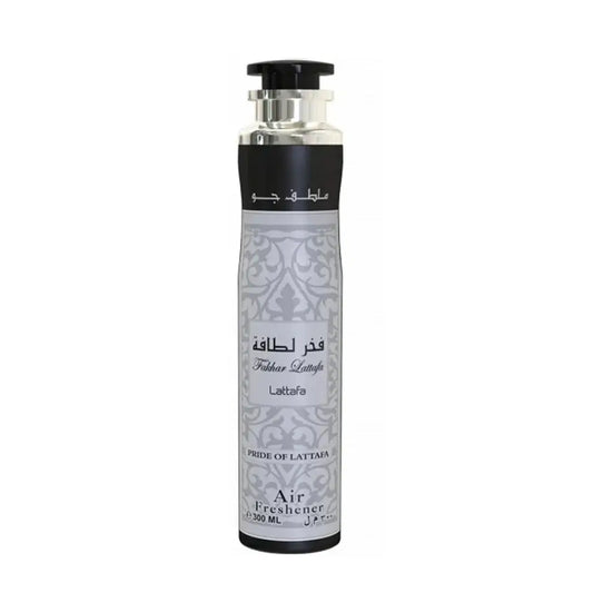 Silver en zwarte luchtverfrisser fles met sierlijk zilver patroon label en arabische tekst van lattafa fakhar