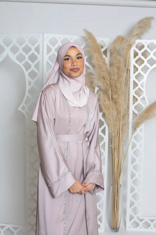 Luxe abayaset strass zacht lavendel abaya met subtiele zilveren versieringen en bijpassende hijab