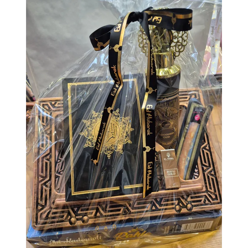 Eid Mubarak geschenkpakket met luxe Koran en feestelijke lekkernijen