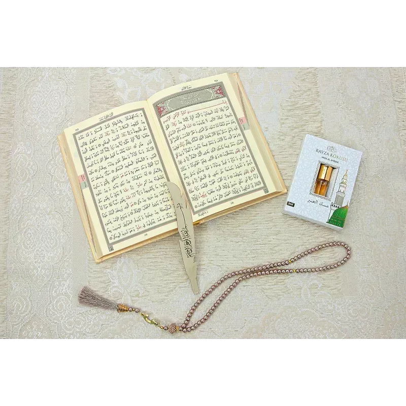 Luxe créme cadeauset met gebedskleed, tasbih, koran engels/arabisch en parfum - Islamboekhandel.nl