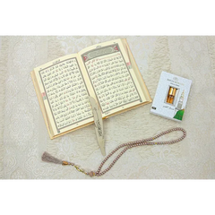Luxe créme cadeauset met gebedskleed, tasbih, koran engels/arabisch en parfum - Islamboekhandel.nl