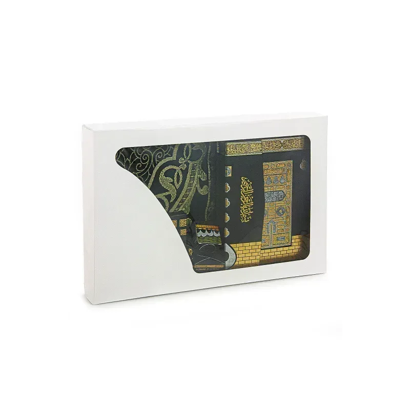 Luxe Kaaba cadeauset met groen/witte gebedskleed, tasbih, koran arabisch, parfum en dadels - Islamboekhandel.nl