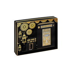 Luxe Kaaba cadeauset met zwarte gebedskleed, tasbih, koran, parfum, mutsje en siwak - Islamboekhandel.nl