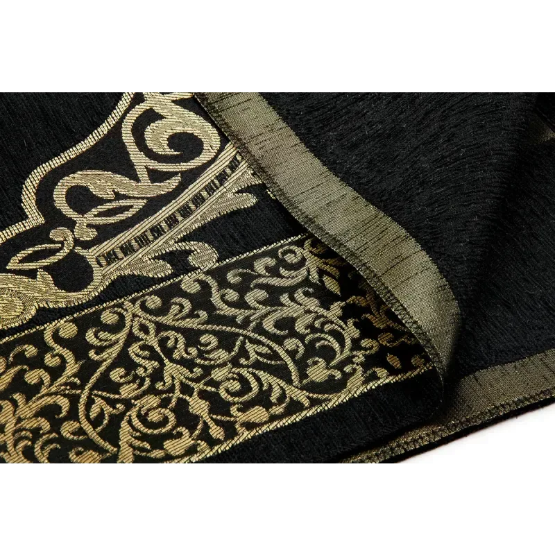 Luxe Kaaba cadeauset met zwarte gebedskleed, tasbih, koran, parfum, mutsje en siwak - Islamboekhandel.nl