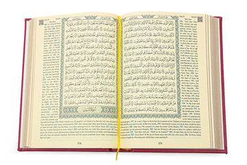 Luxe rode cadeauset met een engels/arabische koran en parfum - Islamboekhandel.nl